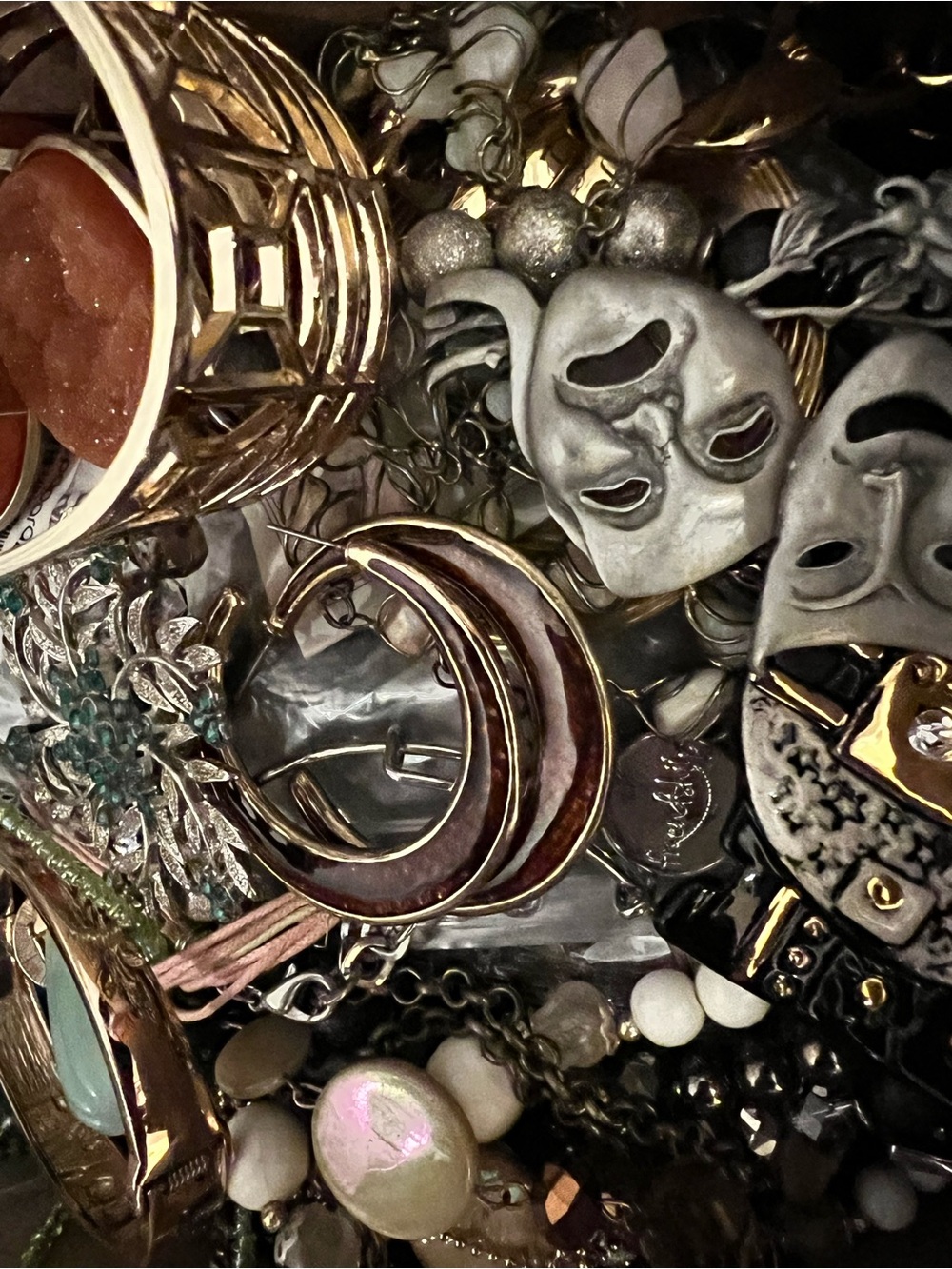 Costume jewelry lot Vintage And Modern A Bit Of Everything  wearable 4lbs - Picture 2 of 4